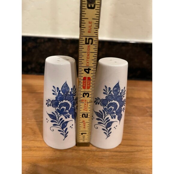 Vintage Harold Warp Pioneer Village Salt & Pepper Shakers - Picture 5 of 5